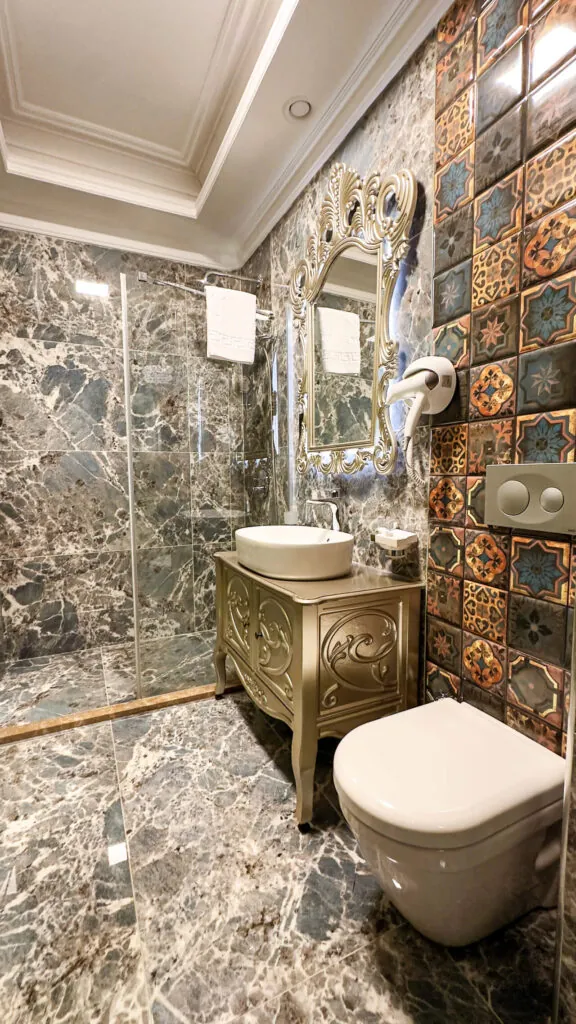Tarihi yarımadadaki Emerald Mansion'ın iç mekan detayları