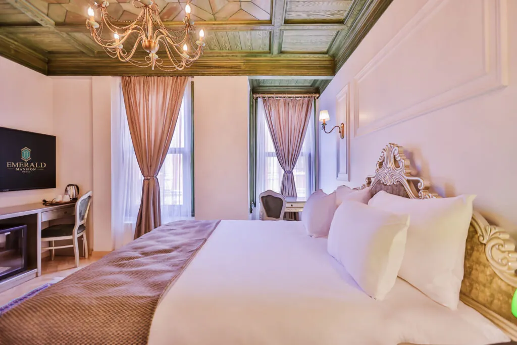 Emerald Mansion Hotel Junior Suite King yatak odası